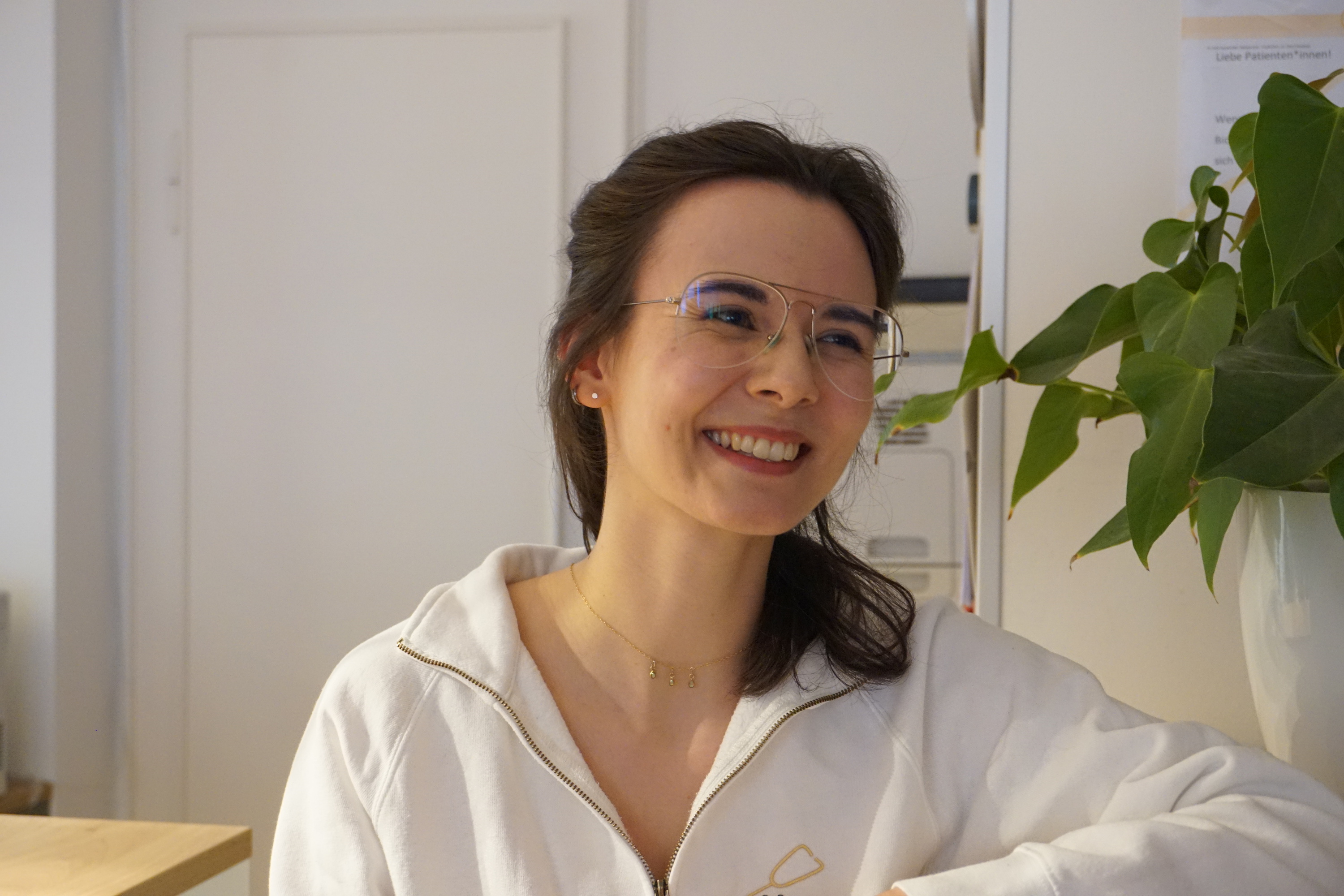 Ärztin Emma Suren, Ärztin in Weiterbildung